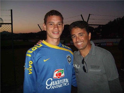 Tứ đại gia Anh "quyết đấu" vì cặp tài năng trẻ - 2 Tứ đại gia Anh "quyết đấu" vì cặp tài năng trẻ - 2