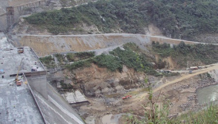 Thuỷ điện Bản Vẽ tích nước chuẩn bị phát điện    - 1