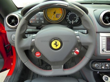 Siêu xe Ferrari California lăn bánh tại Việt Nam - 14 Siêu xe Ferrari California lăn bánh tại Việt Nam - 14