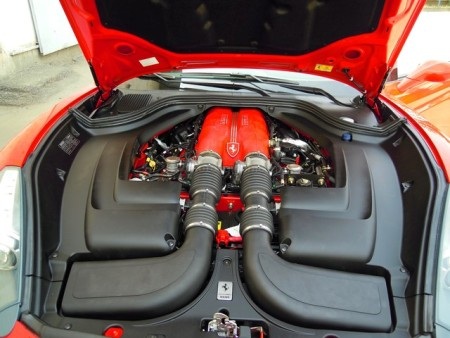 Siêu xe Ferrari California lăn bánh tại Việt Nam - 6 Siêu xe Ferrari California lăn bánh tại Việt Nam - 6