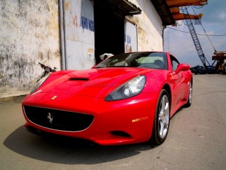 Siêu xe Ferrari California lăn bánh tại Việt Nam - 1 Siêu xe Ferrari California lăn bánh tại Việt Nam - 1