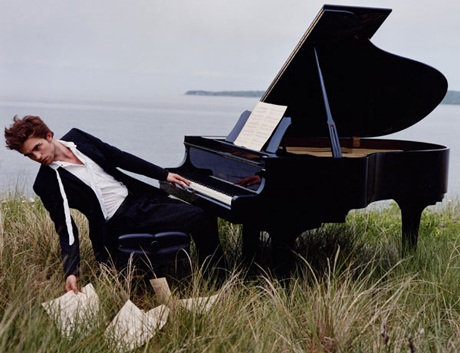 Ảnh đẹp mê hồn của “ma cà rồng” Robert Pattinson - 8 Ảnh đẹp mê hồn của “ma cà rồng” Robert Pattinson - 8