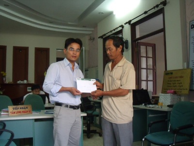 Quỹ nhân ái tiếp tục đến với cháu bé 9 tháng tuổi bị mẹ bỏ rơi... - 1 Quỹ nhân ái tiếp tục đến với cháu bé 9 tháng tuổi bị mẹ bỏ rơi... - 1