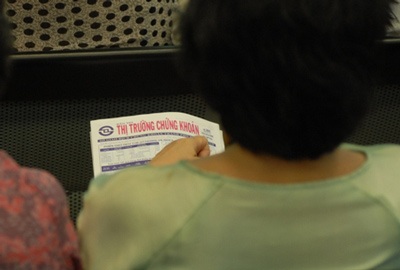 Thanh khoản tăng trở lại, Vn-Index vượt ngưỡng 560 điểm - 1 Thanh khoản tăng trở lại, Vn-Index vượt ngưỡng 560 điểm - 1