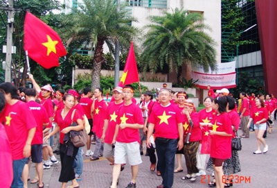 “Sốt” tour sang Lào trong dịp SEA Games 25 - 1