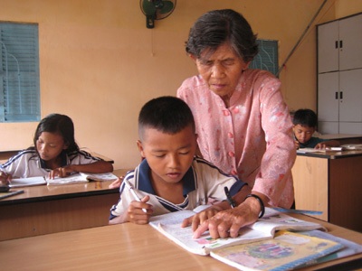 “Bà cô” của những trẻ em nghèo đói chữ - 1 “Bà cô” của những trẻ em nghèo đói chữ - 1