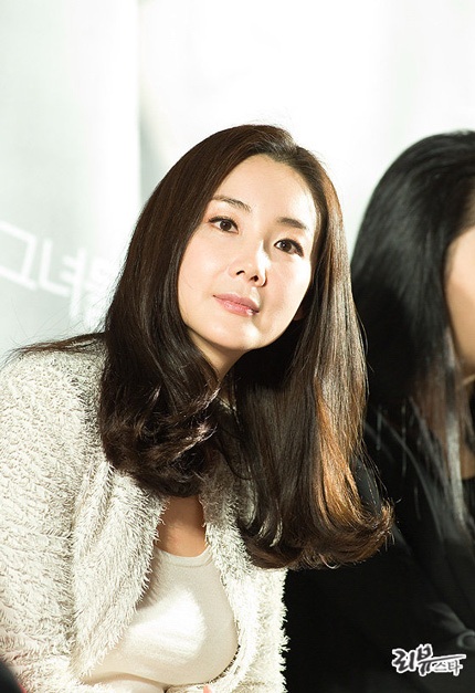 Choi Ji Woo đánh lộn với bạn diễn? - 18