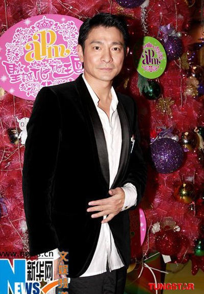 Lưu Đức Hoa không muốn vợ tiếp xúc với người lạ - 2 Lưu Đức Hoa không muốn vợ tiếp xúc với người lạ - 2