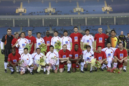 Cựu ngôi sao MU vượt qua cựu ngôi sao Việt Nam - 1