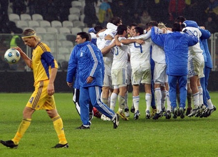 Hạ “gấu Nga”, Slovenia tới World Cup cùng Hy Lạp - 3 Hạ “gấu Nga”, Slovenia tới World Cup cùng Hy Lạp - 3