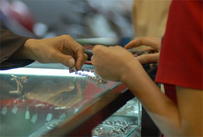 Vàng giao dịch ở vùng giá 3,65 triệu đồng/chỉ - 1 Vàng giao dịch ở vùng giá 3,65 triệu đồng/chỉ - 1