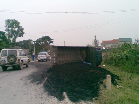 3 học sinh gặp nạn trên đường đi thăm thầy cô - 2