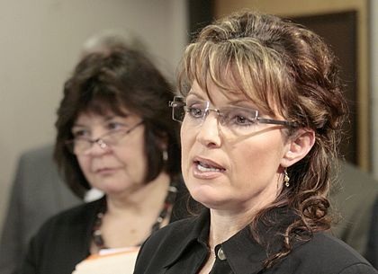 Sarah Palin "biến hóa" với các kiểu tóc - 8 Sarah Palin "biến hóa" với các kiểu tóc - 8