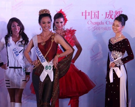 Phần trình diễn trang phục dân tộc đầy màu sắc - 41 Phần trình diễn trang phục dân tộc đầy màu sắc - 41