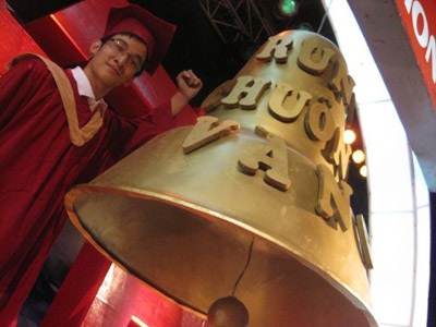 9X đầu tiên “Rung chuông vàng” của trường ĐH Ngoại ngữ  - 1