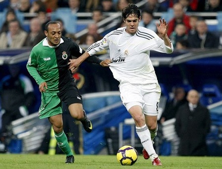 Thắng nhọc nhằn Racing, Real Madrid soán ngôi Barca - 3