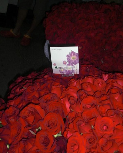 Lời tỏ tình “chở” bằng… xe tải - 6