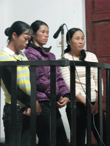 Chủ mưu vụ cắt tóc, lột quần người khác lĩnh 9 tháng tù giam - 1