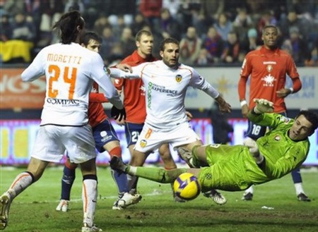 Hạ gục Osasuna, Valencia trở lại “top 4” - 2 Hạ gục Osasuna, Valencia trở lại “top 4” - 2