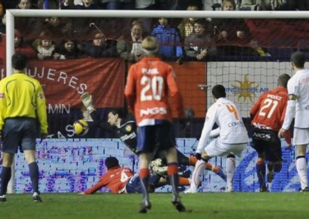 Hạ gục Osasuna, Valencia trở lại “top 4” - 3 Hạ gục Osasuna, Valencia trở lại “top 4” - 3