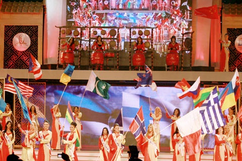 Ảnh đẹp đêm chung kết Hoa hậu quý bà Thế giới 2009 - 1