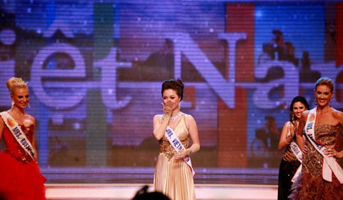 Ảnh đẹp đêm chung kết Hoa hậu quý bà Thế giới 2009 - 11