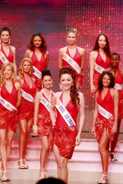 Ảnh đẹp đêm chung kết Hoa hậu quý bà Thế giới 2009 - 4