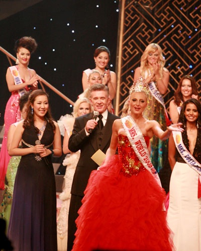 Ảnh đẹp đêm chung kết Hoa hậu quý bà Thế giới 2009 - 18