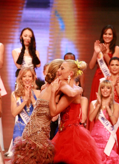 Ảnh đẹp đêm chung kết Hoa hậu quý bà Thế giới 2009 - 15
