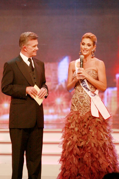 Ảnh đẹp đêm chung kết Hoa hậu quý bà Thế giới 2009 - 13