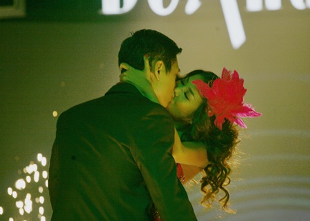 Vũ Thu Phương hôn Tuấn Hưng say đắm - 5 Vũ Thu Phương hôn Tuấn Hưng say đắm - 5