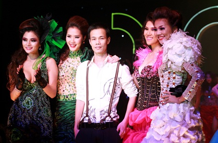 Vũ Thu Phương hôn Tuấn Hưng say đắm - 32 Vũ Thu Phương hôn Tuấn Hưng say đắm - 32