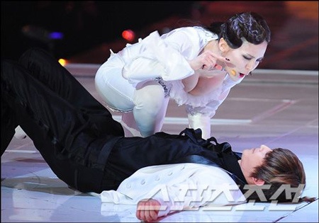 Thưởng thức màn trình diễn siêu gợi cảm của Ivy - 2