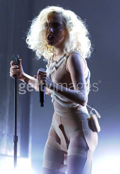 Lady Gaga khuấy động sân khấu American Music Awards - 5 Lady Gaga khuấy động sân khấu American Music Awards - 5