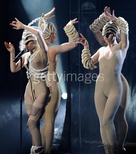 Lady Gaga khuấy động sân khấu American Music Awards - 8 Lady Gaga khuấy động sân khấu American Music Awards - 8