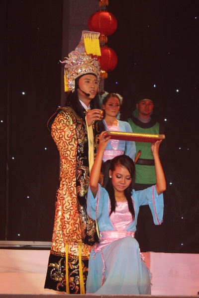 Hàn Thái Tú “biến hóa” đầy bất ngờ trong live show đầu tiên - 5 Hàn Thái Tú “biến hóa” đầy bất ngờ trong live show đầu tiên - 5