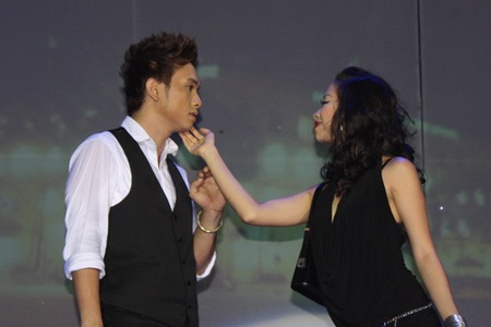 Hàn Thái Tú “biến hóa” đầy bất ngờ trong live show đầu tiên - 13 Hàn Thái Tú “biến hóa” đầy bất ngờ trong live show đầu tiên - 13