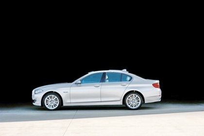 Ra mắt BMW 5-series phiên bản mới - 2 Ra mắt BMW 5-series phiên bản mới - 2