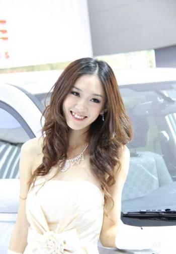 Mẫu nữ trên sàn Triển lãm ô tô Quảng Châu - 3 Mẫu nữ trên sàn Triển lãm ô tô Quảng Châu - 3