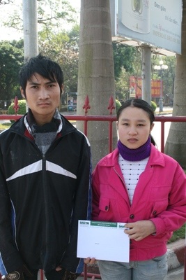 Tiếp tục trao quà cho bé Cao Thanh Lâm - 1