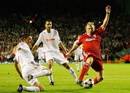 Arsenal chắc chân, Liverpool dễ bị loại - 1