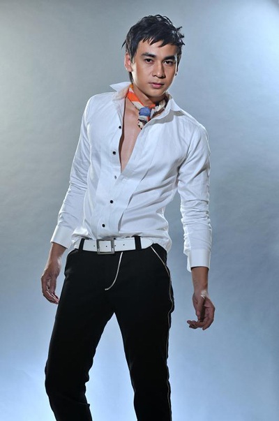 “Trai nhảy” Ngọc Thuận khoe dáng trong chùm ảnh mới - 2 “Trai nhảy” Ngọc Thuận khoe dáng trong chùm ảnh mới - 2