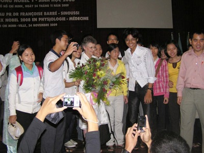Gặp người nhận giải Nobel Y- sinh 2008 tại TPHCM - 2 Gặp người nhận giải Nobel Y- sinh 2008 tại TPHCM - 2