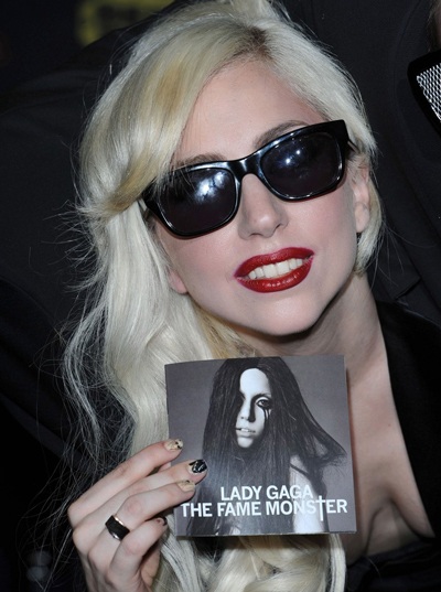 Lady Gaga chi 1000 đô mua pizza cho fan - 5 Lady Gaga chi 1000 đô mua pizza cho fan - 5