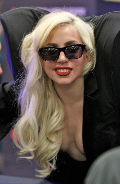 Lady Gaga chi 1000 đô mua pizza cho fan - 9 Lady Gaga chi 1000 đô mua pizza cho fan - 9