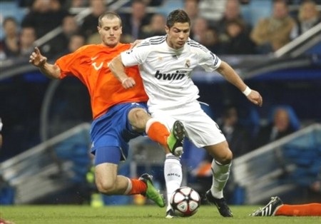 Pellegrini không hài lòng dù Real chiến thắng - 1