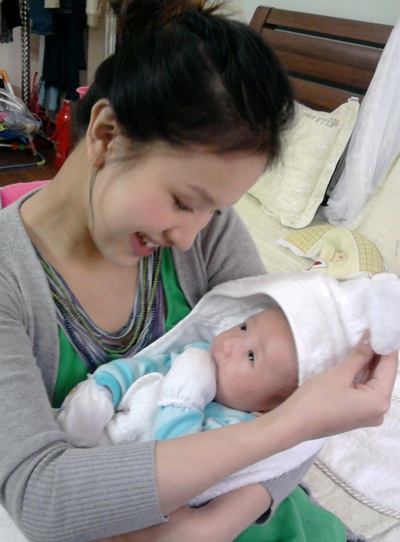 “Chị Kính hồng” trở thành bà mẹ hạnh phúc - 6 “Chị Kính hồng” trở thành bà mẹ hạnh phúc - 6