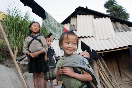 Khoảng 7 triệu trẻ em Việt Nam “đạt chuẩn nghèo” - 1 Khoảng 7 triệu trẻ em Việt Nam “đạt chuẩn nghèo” - 1