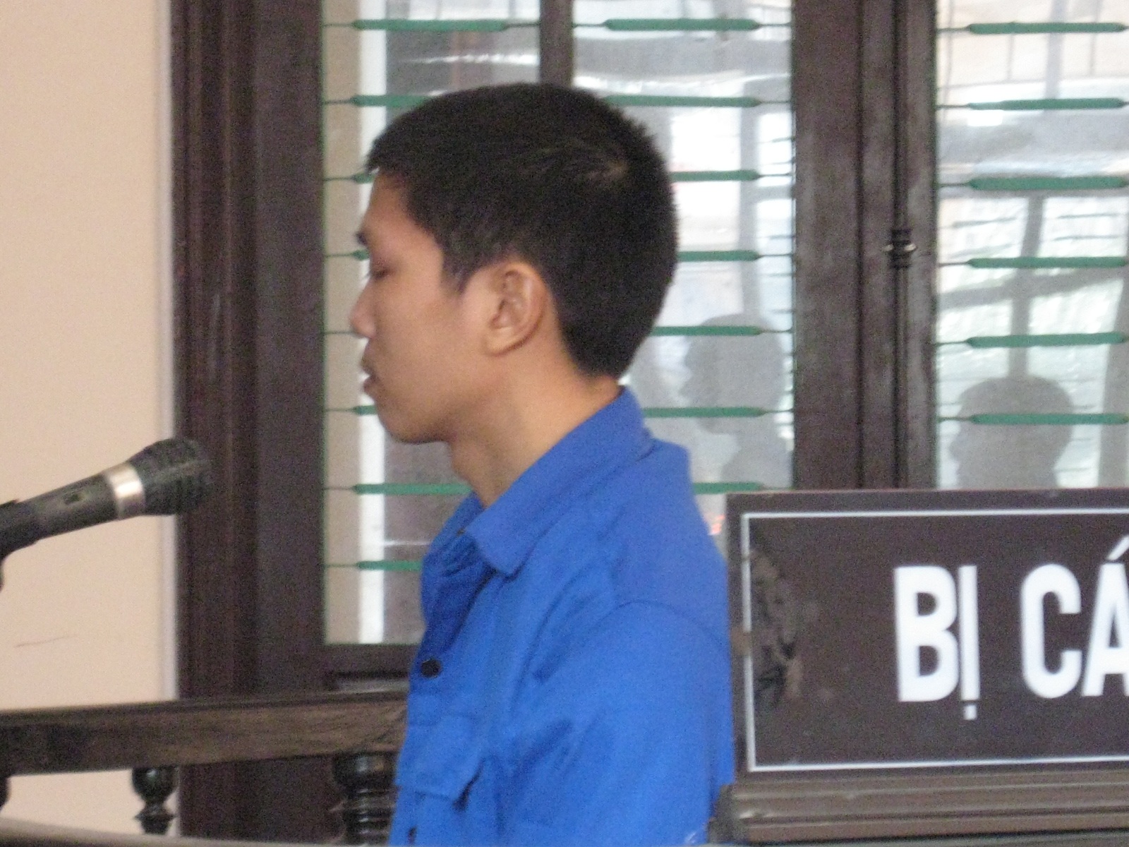 17 năm tù cho kẻ cho kẹo rồi hiếp dâm bé gái 6 tuổi - 1