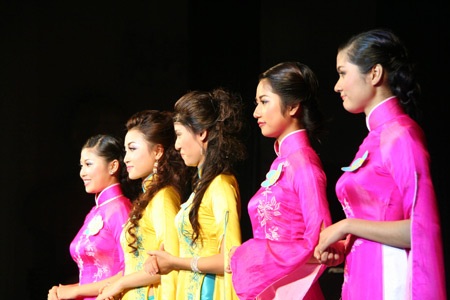 Hoa khôi ĐH Phú Xuân lộ diện - 18 Hoa khôi ĐH Phú Xuân lộ diện - 18